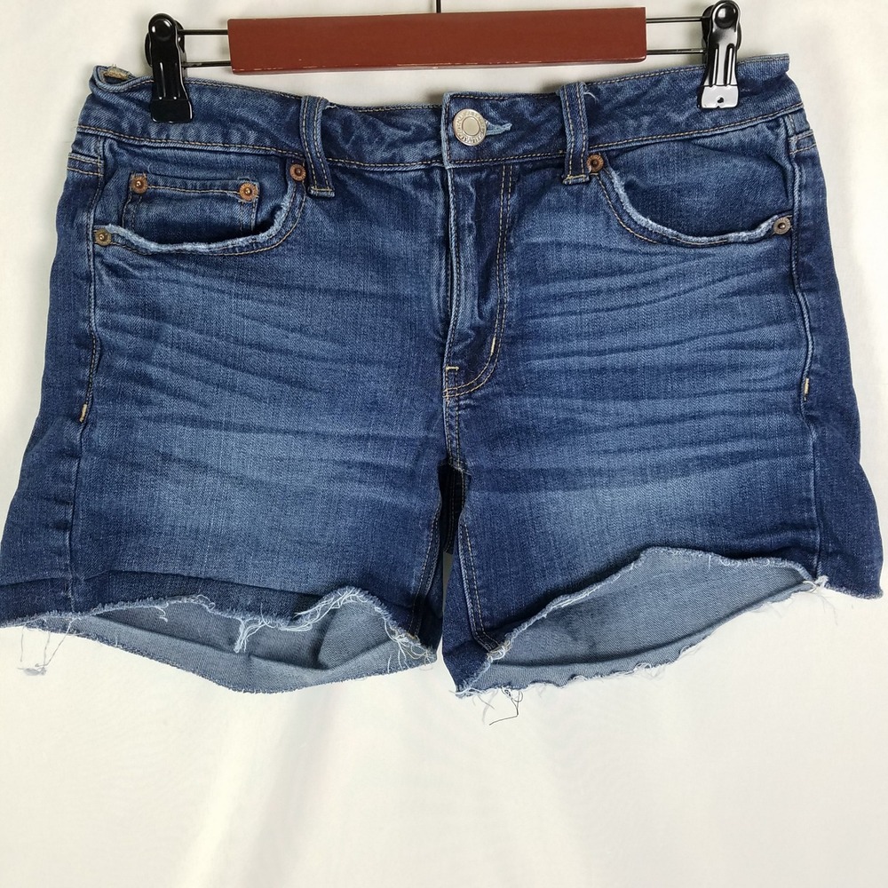 American Eagle Womens Tomgirl Midi Denim Blue Jean Shorts Distressed Raw Hem